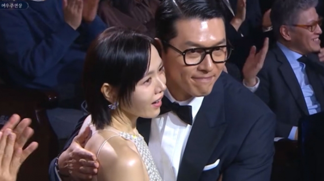 thumbnail - ‘6관왕’ 흥행작서 조연이 주연상을? 현빈 손예진 부부 청룡영화상 남녀주연상 ‘논란 폭발’