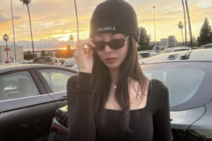 기사로 이동 - “출산 후 더 스타일리시해졌다”...김윤지, LA에서 뽐낸 ‘캘리포니아 감성’