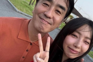 기사로 이동 - 이진이, ‘김부장 이야기’ 촬영 비하인드 공개…류승룡과 환한 미소 “오늘도 본방사수!”