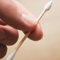 thumbnail - ‘이 습관’이 귀 건강을 위협한다…집에서 하는 무심코 하는 ‘이 것’