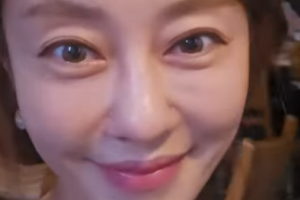 기사로 이동 - 온몸에 ‘이것’ 빼곡하다… 쥬얼리 이지현, 결국 난치병 투병 고백