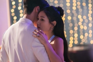 기사로 이동 - 안은진, 너무도 사랑스러운 로코퀸의 탄생...장기용과 “키스는 괜히 해서!”