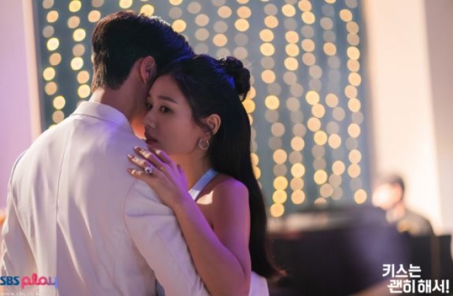 thumbnail - 안은진, 너무도 사랑스러운 로코퀸의 탄생...장기용과 “키스는 괜히 해서!”