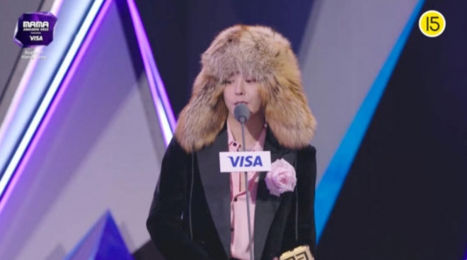 thumbnail - “어떤 말씀을 드려야 할지 모르겠다”...지드래곤, ‘2025 마마 어워즈’ 수상 소감에서