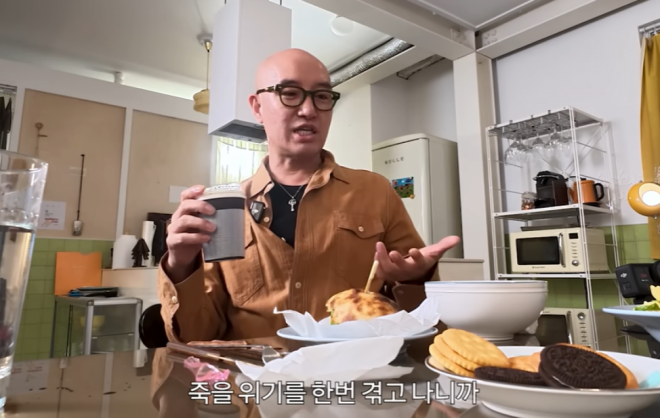 thumbnail - “결국 사람에 지쳐서…” 홍석천, 잘나가던 식당 13개 전부 접게 만든 ‘이 병’