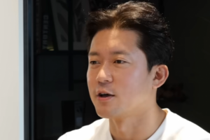 기사로 이동 - “갑자기 잘생겨 보인다”… 결정사도 놀라게 한 ‘이 남자’의 수입