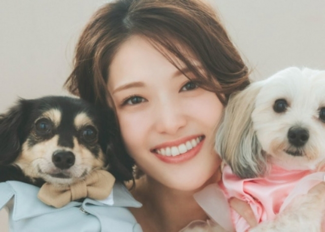 thumbnail - “일만 하고 싶다더니”… 2년 만에 깜짝 결혼 발표한 ‘전설의 아이돌’