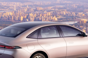 기사로 이동 - 연비 180km에 2천만원대?… 현대·기아 긴장시킨 ‘이 차’