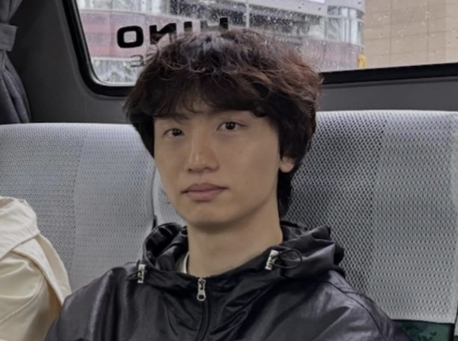 thumbnail - “청소 알바하며 지내”… 폭행·외도 논란 ‘이 가수’의 충격 근황