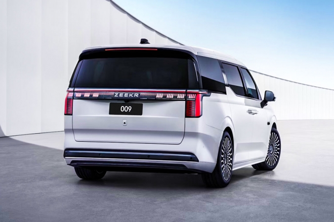 thumbnail - 카니발 진짜 큰일났다… 9천만 원대 ‘괴물 미니밴’ 드디어 한국 온다