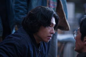 기사로 이동 - 관객 2만도 못 채웠는데… 7부작으로 부활한 ‘이 작품’