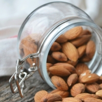 thumbnail - 하루 한 줌의 ‘이 견과류’, 주름이 9% 줄어든다?...피부과 전문의가 밝힌 놀라운 효과