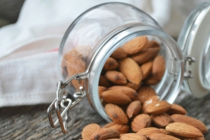 기사로 이동 - 하루 한 줌의 ‘이 견과류’, 주름이 9% 줄어든다?...피부과 전문의가 밝힌 놀라운 효과