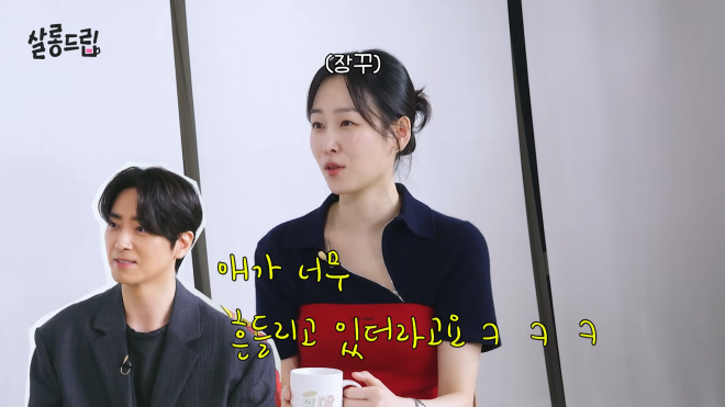 thumbnail - “카메라 없는 줄 알았는데”… 시상식서 男배우 등짝 후려친 ‘이 여배우’