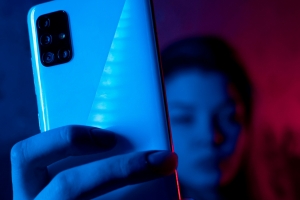 기사로 이동 - 우리가 매일 사용하는 ‘이 것’, 시력을 영구 손상시킬 수도 있다