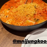 thumbnail - BTS 정국, 윈터 열애설 이후 SNS 재개…RM 게시물 공유하며 근황 드러내