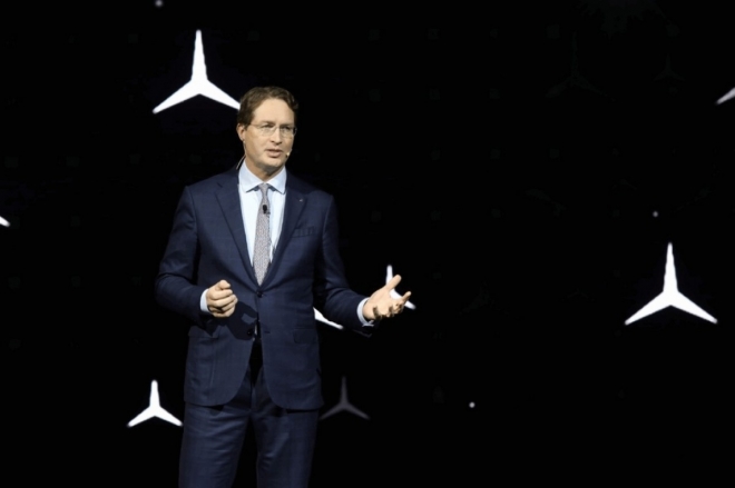 thumbnail - “한국 시장 다 뒤집겠다”… 벤츠 CEO가 작정하고 공개한 ‘역대급 신차’ 정체