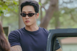 기사로 이동 - 팔 전체에 문신 휘감더니… 전작 12% 넘긴 감독의 ‘이 작품’ 온다