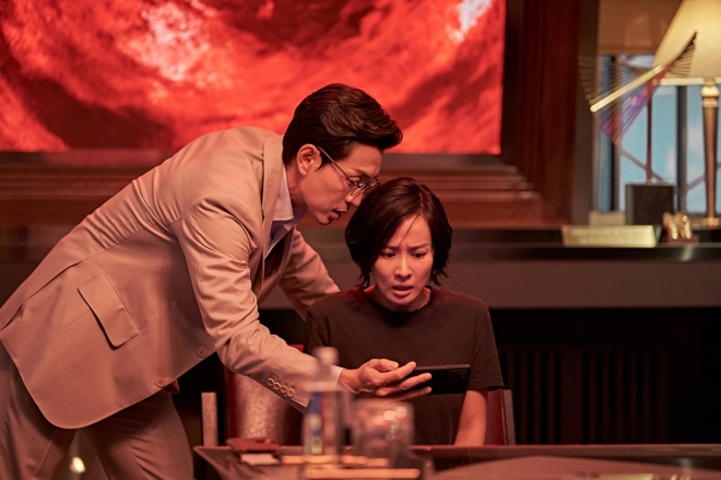 thumbnail - 집에서 혼자 보다가 소름…극장서 외면받고 넷플릭스 1위 찍은 ‘이 영화’