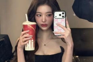 기사로 이동 - 아이브 장원영, 블랙 튜브톱으로 완성한 여신 비주얼…“인형보다 더 예뻐”