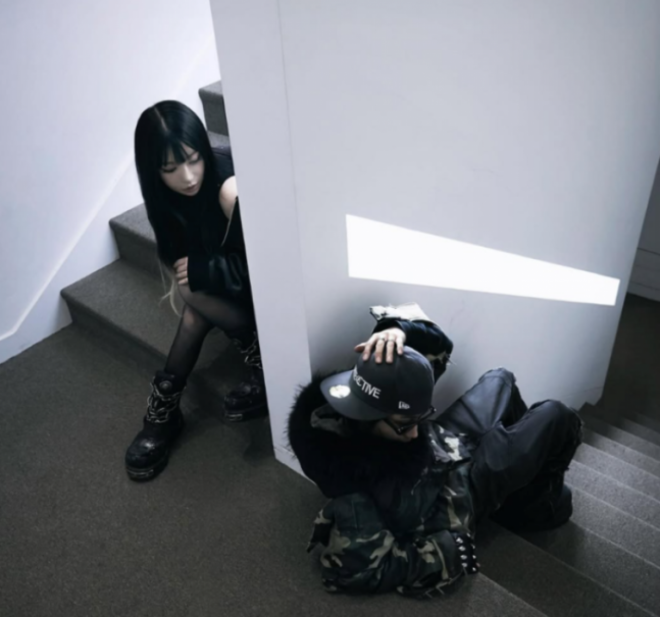 thumbnail - “살고싶어 폭로했다”… 온몸 멍든 채 女래퍼가 지목한 ‘이 사람’