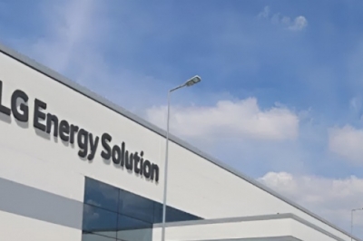 thumbnail - “중국산은 이제 그만”… 벤츠, 2조원 ‘이 회사’에 몰빵한 진짜 이유