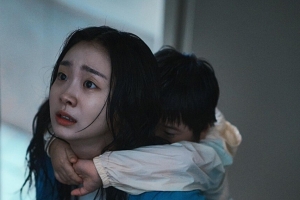 기사로 이동 - ‘전독시’ 혹평 쏟아지더니… 김병우 감독, 김다미와 손잡고 내놓은 ‘이 재난 영화’