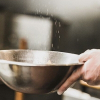 thumbnail - “고혈압 환자에 희소식”...점심에 바꾼 ‘이 습관’, 혈압 위험 낮출 수 있다