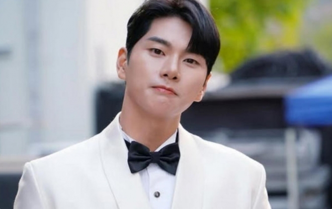 thumbnail - “유재석의 뜻인가”...이이경 ‘놀면 뭐하니’ 하차 논란 재점화…제작진과 갈등설 제기