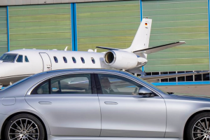 기사로 이동 - “G90·7시리즈 다 타봤는데”… 결국 회장님들이 ‘이 차’만 고집하는 이유