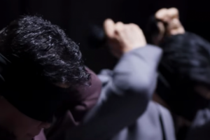 기사로 이동 - 온갖 구설수 휘말리더니… 공개 하루만에 넷플릭스 찢은 ‘이 프로그램’