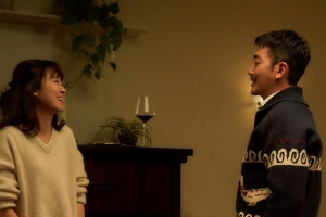 기사로 이동 - “매일 밤 들려오는 소음의 정체”…하정우표 19금 영화, 드디어 일냈다