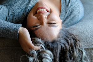 기사로 이동 - “요즘 흰머리가 많이 늘었네”...늘어나는 흰머리, ‘이 생활습관’이 좌우한다