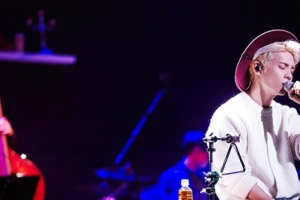 기사로 이동 - 하늘의 별이 된 지 8년… 샤이니 멤버들이 여전히 그리워하는 ‘이 사람’