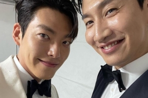 기사로 이동 - 10년 절친의 눈물나는 의리…김우빈♥신민아 결혼식 사회 맡은 ‘이 사람’