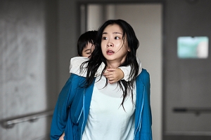 기사로 이동 - 현빈·정우성 700억도 눌렀다…공개 전부터 1위 찍은 ‘이 한국 영화’