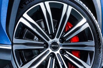 thumbnail - “아빠들 사이에서 대박 터졌다”… 530마력 ‘괴물 SUV’의 정체