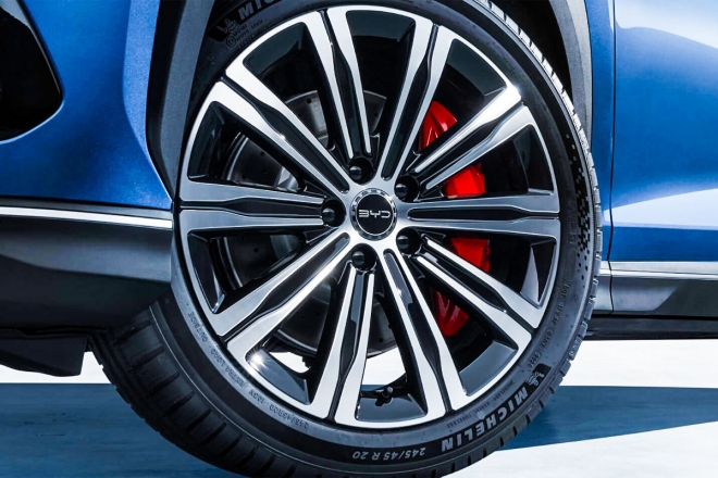 thumbnail - “아빠들 사이에서 대박 터졌다”… 530마력 ‘괴물 SUV’의 정체