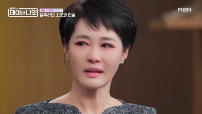 thumbnail - “고막까지 터졌다”… 앵커 김주하, 유부남이었던 ‘이 사람’과의 충격 결혼생활