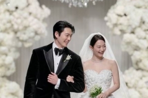 기사로 이동 - 9년 연애 끝 드디어… 신민아♥김우빈, 영화 같은 결혼식 ‘이 장면’