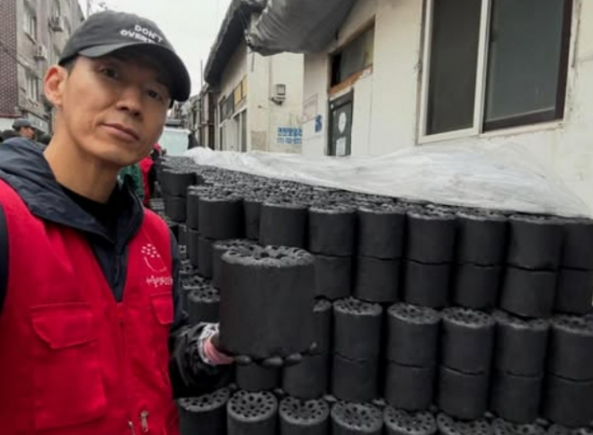 thumbnail - “너 때문에 세상이 행복하길”… 60억 기부천사, 훌쩍 큰 자녀들과 함께한 ‘이곳’