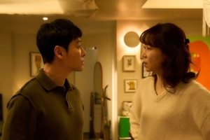 기사로 이동 - 매일 밤 ‘격렬한 소음’ 들리더니… 3주째 1위 달리는 이 영화