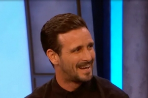 기사로 이동 - “성폭력 생존자입니다”… 충격 고백했던 ‘이 배우’, 자택서 숨진 채 발견