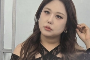 기사로 이동 - “코 수술만 5번 하더니”… 25kg 감량 후 몰라보게 예뻐진 ‘이 사람’