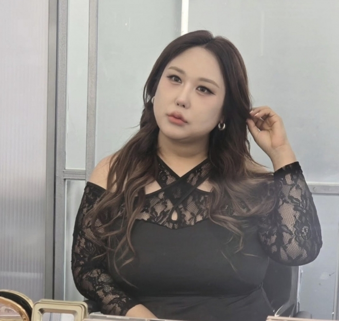 thumbnail - “코 수술만 5번 하더니”… 25kg 감량 후 몰라보게 예뻐진 ‘이 사람’