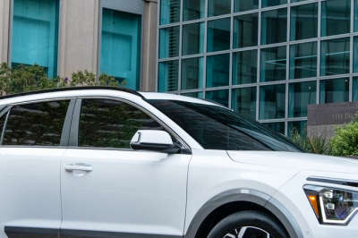 thumbnail - “기름값 걱정은 끝났다”… 연비 20km/L, 오너들 극찬 쏟아진 ‘이 차’