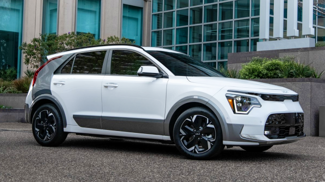 thumbnail - “기름값 걱정은 끝났다”… 연비 20km/L, 오너들 극찬 쏟아진 ‘이 차’