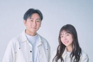 기사로 이동 - “아빠뻘인 줄 알았네”… 16살 연상과 결혼 발표한 인기 걸그룹 멤버 ‘정체’