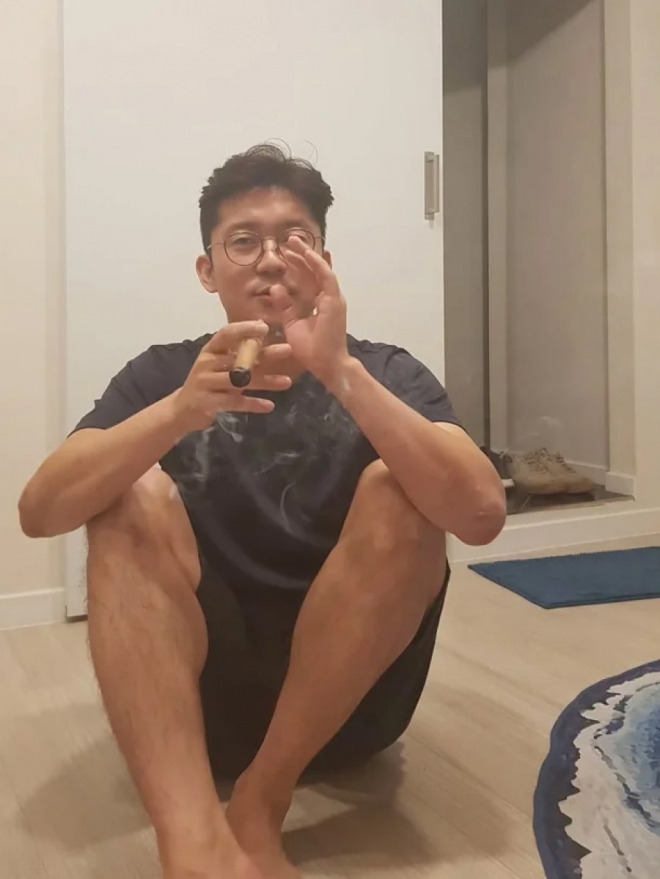 thumbnail - 방송인이 이래도 되나… ‘나혼산’ 스타, 집에서 ‘이것’ 피우다 발칵