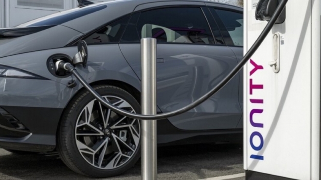 thumbnail - “지갑 찾을 필요 없어요”… 현대차 전기차 충전, 케이블만 꽂으면 끝나는 ‘이것’